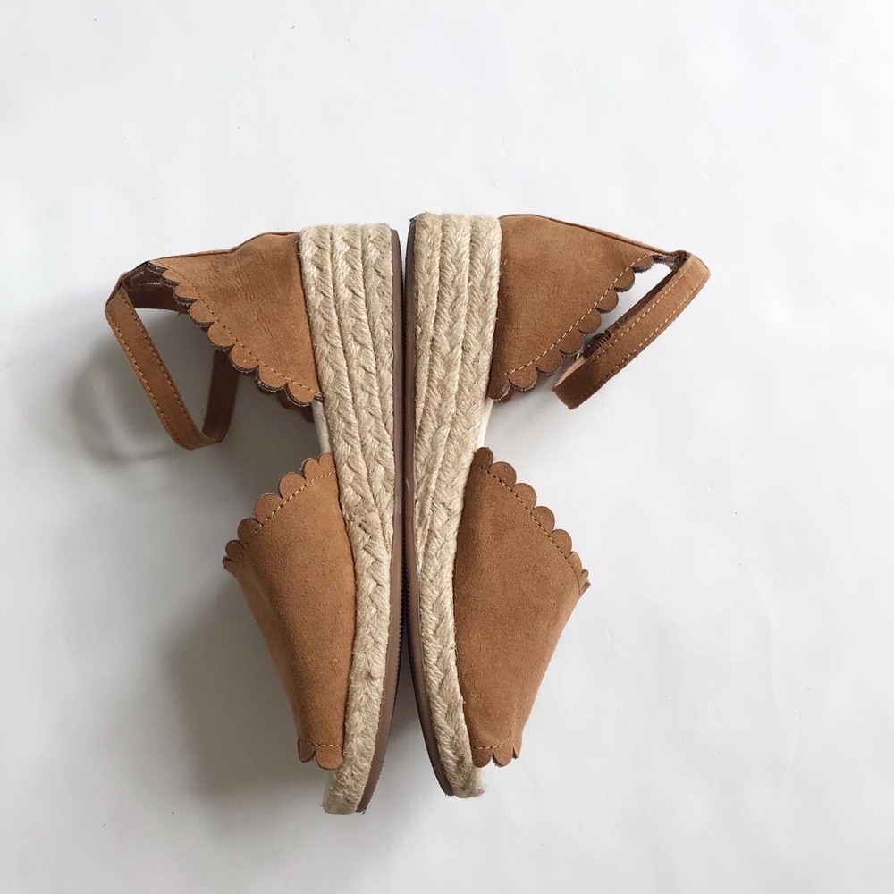 Gapkids tan scalloped open toe espadrilles sandals EUC size 1 youth - Picture 2 of 8